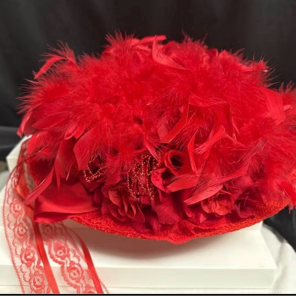 Chic Red Feathered Women's Hat - Picture 4 of 10